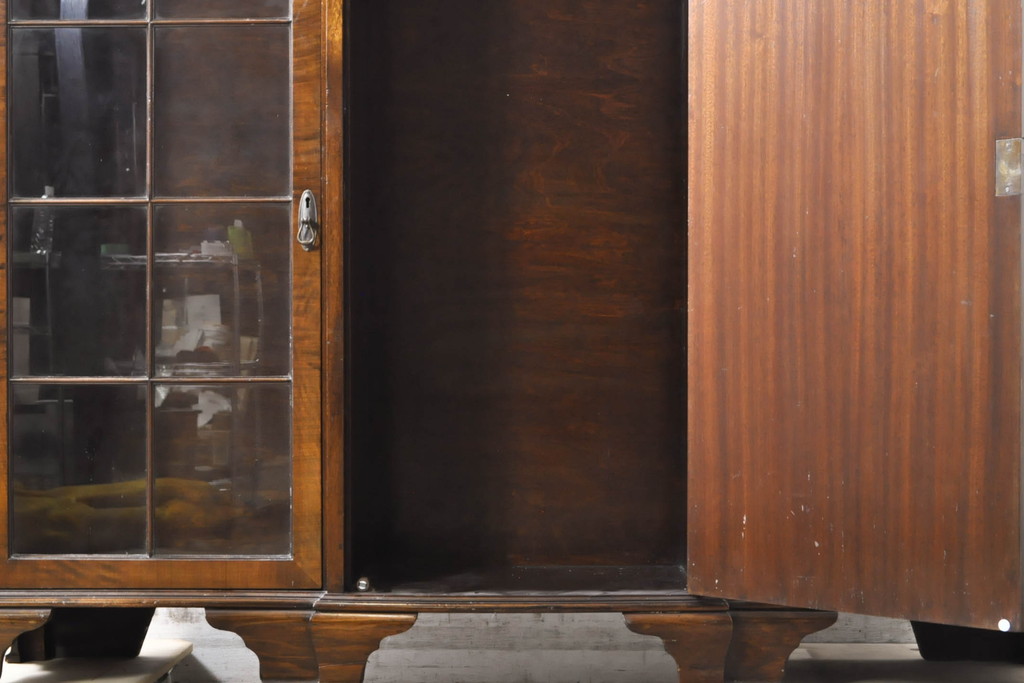 イギリスアンティーク　Lloyd's Antiques(ロイズ・アンティークス)取り扱い　名門　WARING&GILLOW(ワーリングアンドギロー)社製　マホガニー材　クラシカルな雰囲気溢れるサイドボード(キャビネット、飾り棚、収納棚、戸棚、英国)(R-074025)