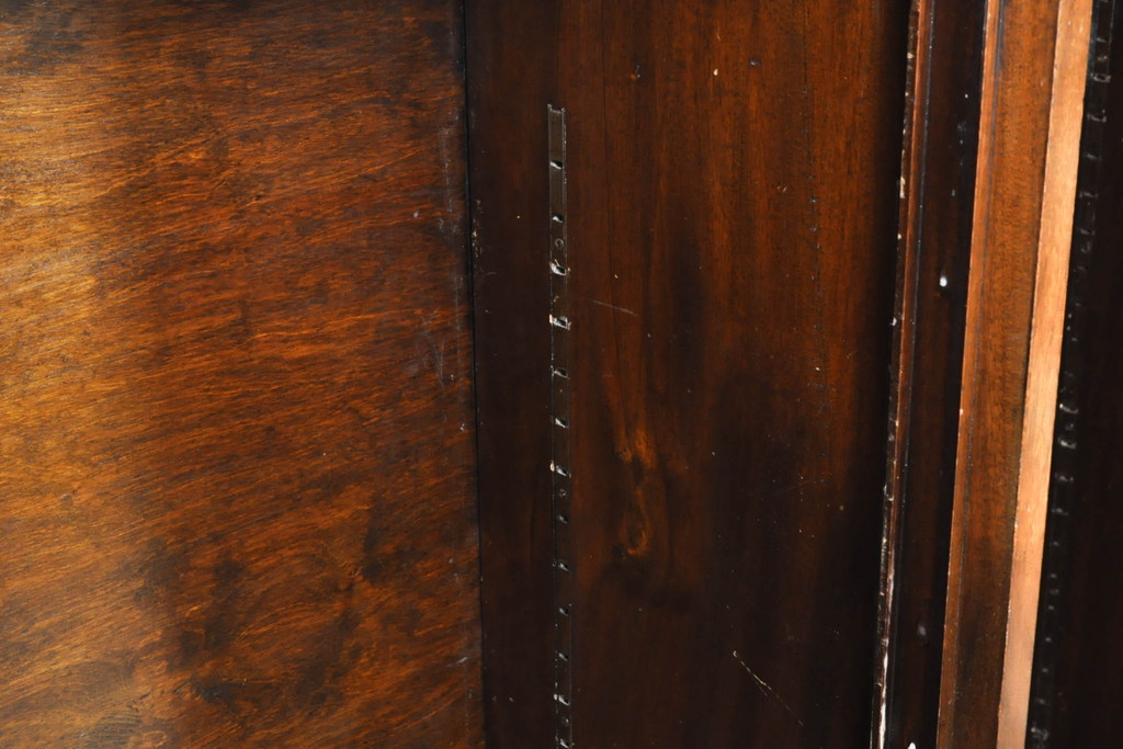 イギリスアンティーク　Lloyd's Antiques(ロイズ・アンティークス)取り扱い　名門　WARING&GILLOW(ワーリングアンドギロー)社製　マホガニー材　クラシカルな雰囲気溢れるサイドボード(キャビネット、飾り棚、収納棚、戸棚、英国)(R-074025)