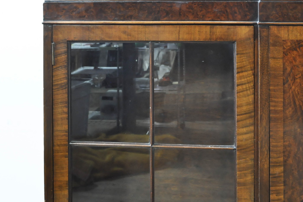 イギリスアンティーク　Lloyd's Antiques(ロイズ・アンティークス)取り扱い　名門　WARING&GILLOW(ワーリングアンドギロー)社製　マホガニー材　クラシカルな雰囲気溢れるサイドボード(キャビネット、飾り棚、収納棚、戸棚、英国)(R-074025)