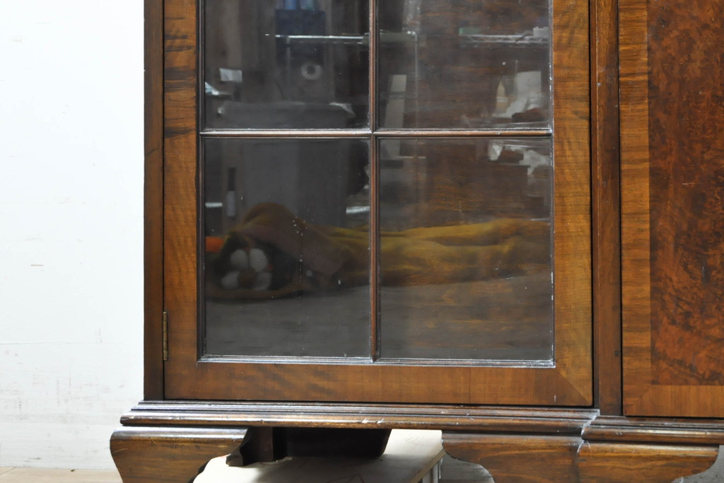 イギリスアンティーク　Lloyd's Antiques(ロイズ・アンティークス)取り扱い　名門　WARING&GILLOW(ワーリングアンドギロー)社製　マホガニー材　クラシカルな雰囲気溢れるサイドボード(キャビネット、飾り棚、収納棚、戸棚、英国)(R-074025)