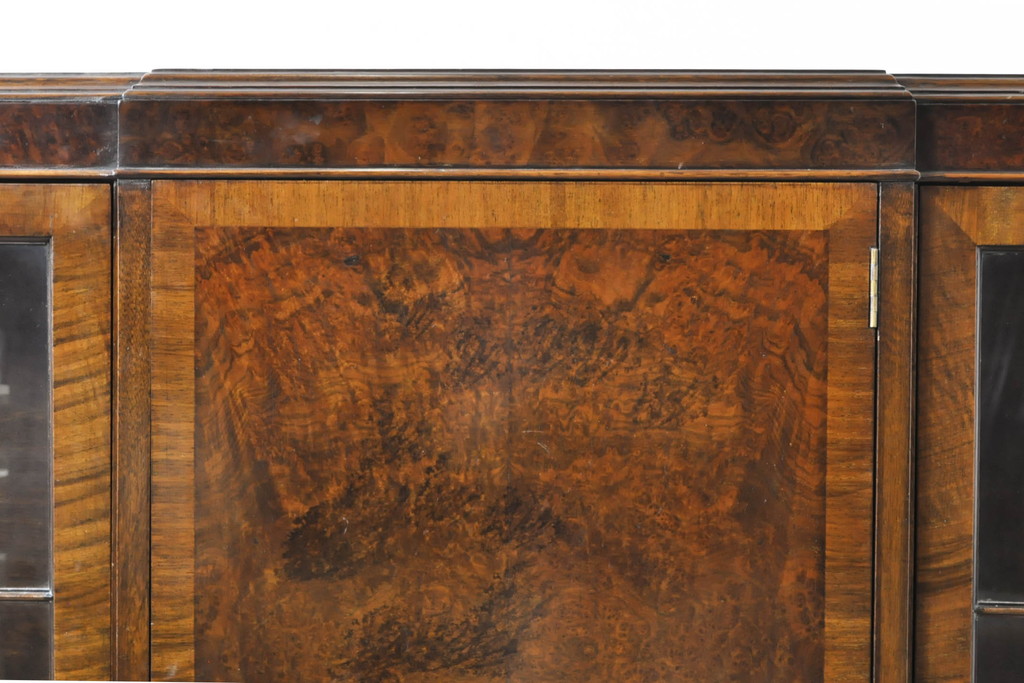 イギリスアンティーク　Lloyd's Antiques(ロイズ・アンティークス)取り扱い　名門　WARING&GILLOW(ワーリングアンドギロー)社製　マホガニー材　クラシカルな雰囲気溢れるサイドボード(キャビネット、飾り棚、収納棚、戸棚、英国)(R-074025)