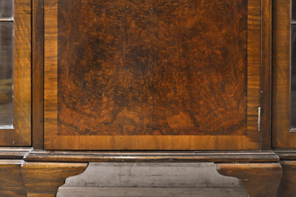 イギリスアンティーク　Lloyd's Antiques(ロイズ・アンティークス)取り扱い　名門　WARING&GILLOW(ワーリングアンドギロー)社製　マホガニー材　クラシカルな雰囲気溢れるサイドボード(キャビネット、飾り棚、収納棚、戸棚、英国)(R-074025)
