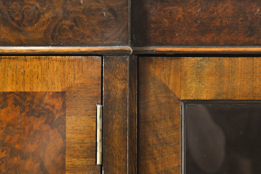 イギリスアンティーク　Lloyd's Antiques(ロイズ・アンティークス)取り扱い　名門　WARING&GILLOW(ワーリングアンドギロー)社製　マホガニー材　クラシカルな雰囲気溢れるサイドボード(キャビネット、飾り棚、収納棚、戸棚、英国)(R-074025)