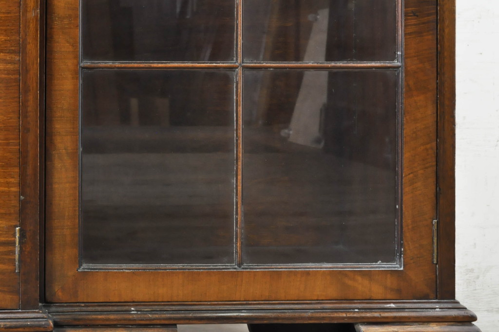 イギリスアンティーク　Lloyd's Antiques(ロイズ・アンティークス)取り扱い　名門　WARING&GILLOW(ワーリングアンドギロー)社製　マホガニー材　クラシカルな雰囲気溢れるサイドボード(キャビネット、飾り棚、収納棚、戸棚、英国)(R-074025)