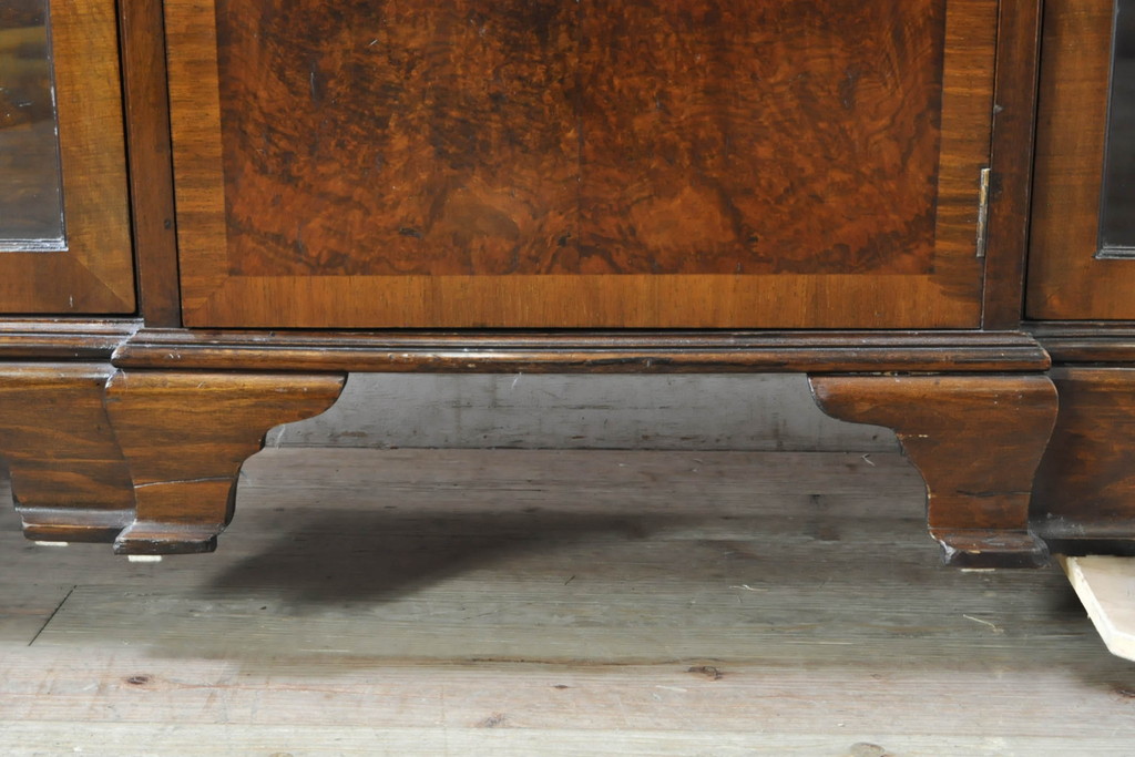 イギリスアンティーク　Lloyd's Antiques(ロイズ・アンティークス)取り扱い　名門　WARING&GILLOW(ワーリングアンドギロー)社製　マホガニー材　クラシカルな雰囲気溢れるサイドボード(キャビネット、飾り棚、収納棚、戸棚、英国)(R-074025)