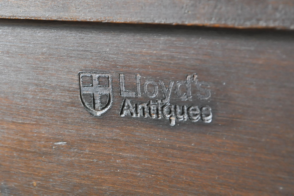 イギリスアンティーク　Lloyd's Antiques(ロイズ・アンティークス)取り扱い　名門　WARING&GILLOW(ワーリングアンドギロー)社製　マホガニー材　クラシカルな雰囲気溢れるサイドボード(キャビネット、飾り棚、収納棚、戸棚、英国)(R-074025)