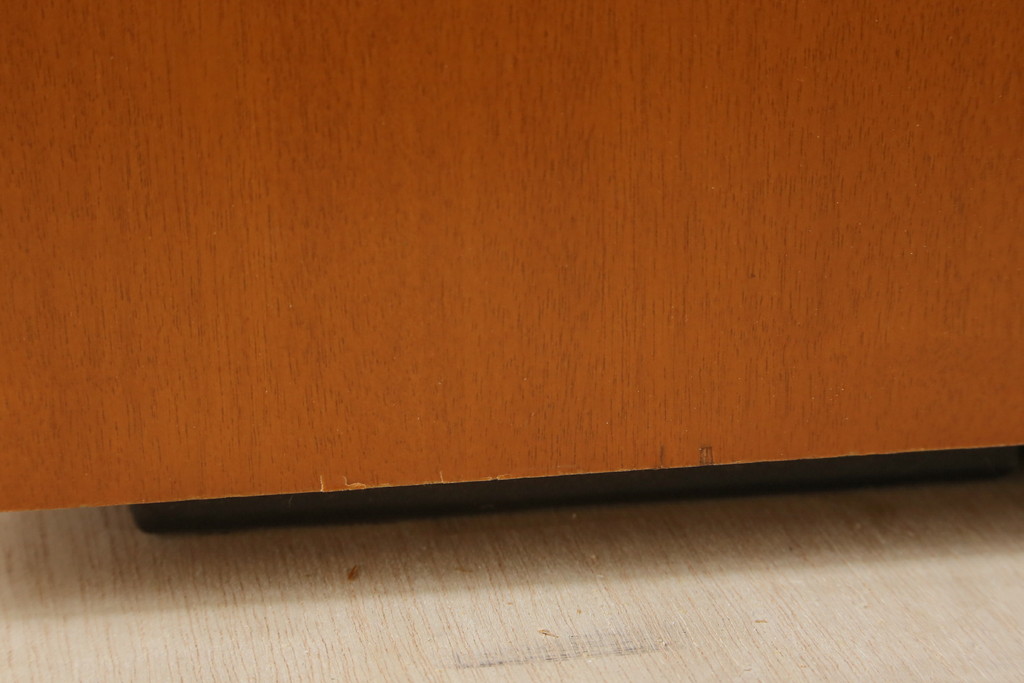中古　美品　希少サイズ　arflex(アルフレックス)　COMPOSER(コンポーザー)　シンプルで洗練されたデザインが魅力的なキャビネット(収納棚、戸棚、飾り棚)(定価約25万円)(R-080435)