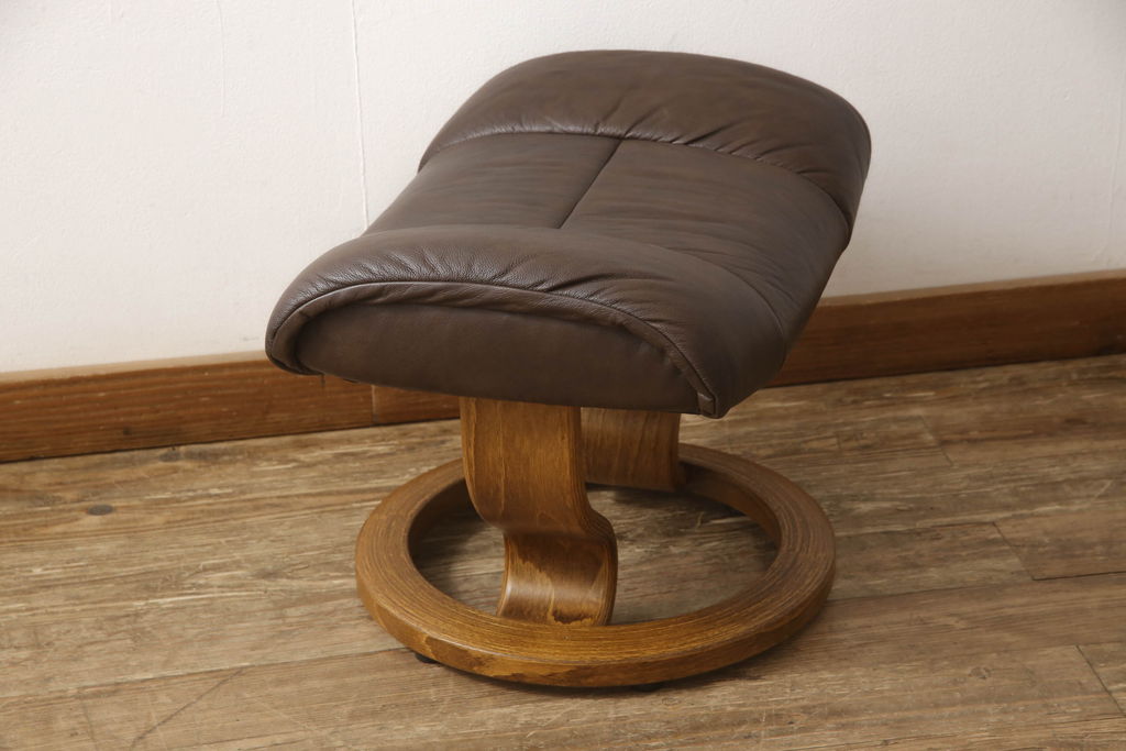 中古　美品　EKORNES(エコーネス)　本革　オットマン付き　ストレスレス レノ クラシック(M)(アームチェア、リクライニングチェア、椅子、一人掛けソファ、1Pソファ)(定価約37万9千円)(R-061287)