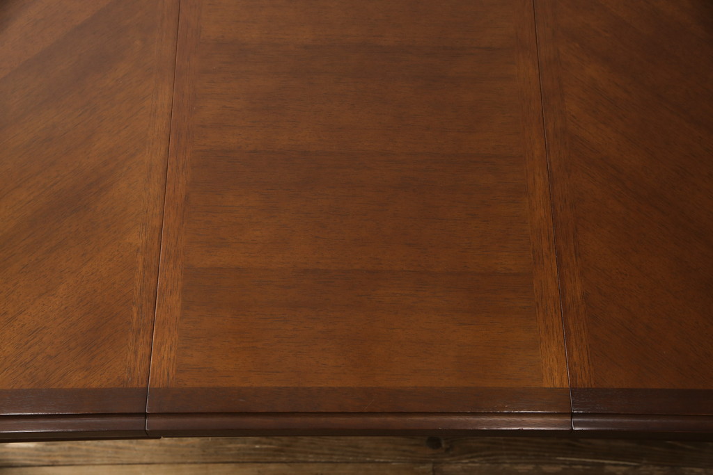 中古　美品　maruni(マルニ)　地中海シリーズ　クラシカルな雰囲気を醸し出すダイニングテーブル(エクステンションテーブル、食卓)(R-054690)