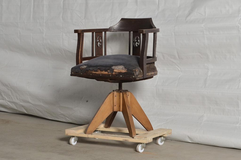 アンティーク家具　大正昭和初期　透かし彫りが目を引くドクターチェア(アームチェア、回転椅子)(R-037045)