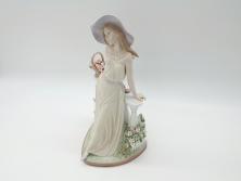 リヤドロ　LLADRO　輝く時　艶めかしく気品漂う女性のフィギュリン(箱なし、陶器人形、置物、オブジェ)(定価181,500円)(R-061896)