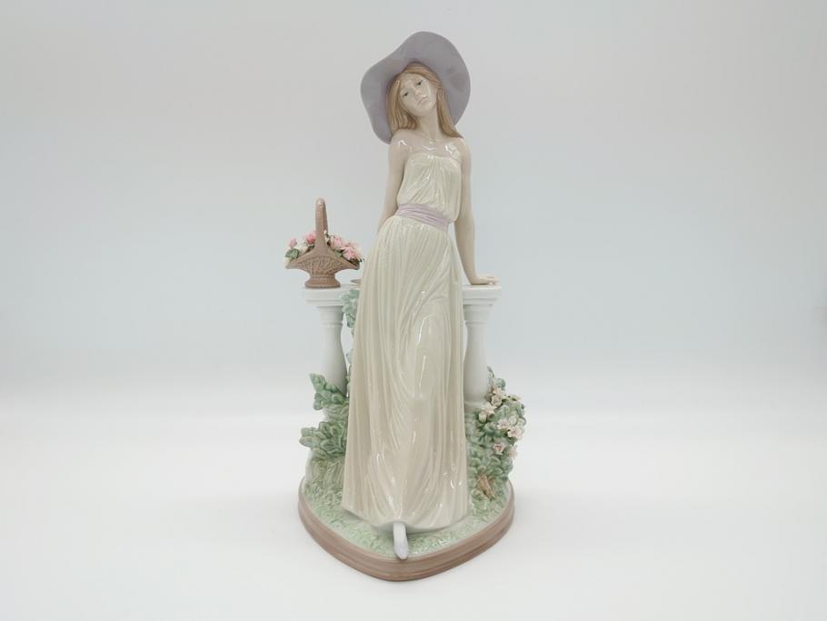 リヤドロ　LLADRO　輝く時　艶めかしく気品漂う女性のフィギュリン(箱なし、陶器人形、置物、オブジェ)(定価181,500円)(R-061896)