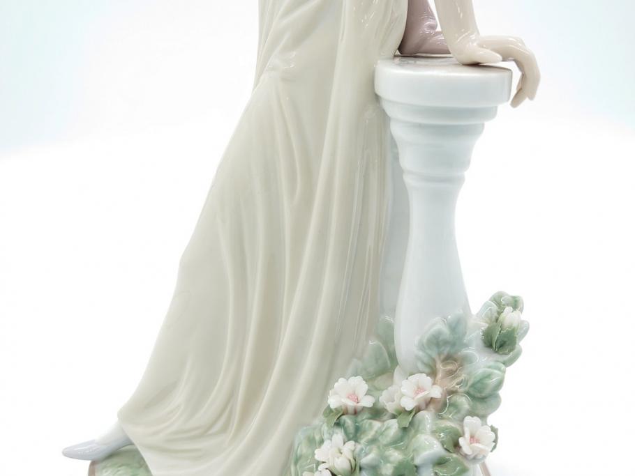 リヤドロ　LLADRO　輝く時　艶めかしく気品漂う女性のフィギュリン(箱なし、陶器人形、置物、オブジェ)(定価181,500円)(R-061896)