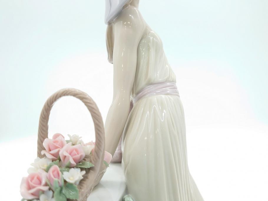 リヤドロ LLADRO 輝く時 艶めかしく気品漂う女性のフィギュリン(箱なし、陶器人形、置物、オブジェ)(定価181,500円)(R