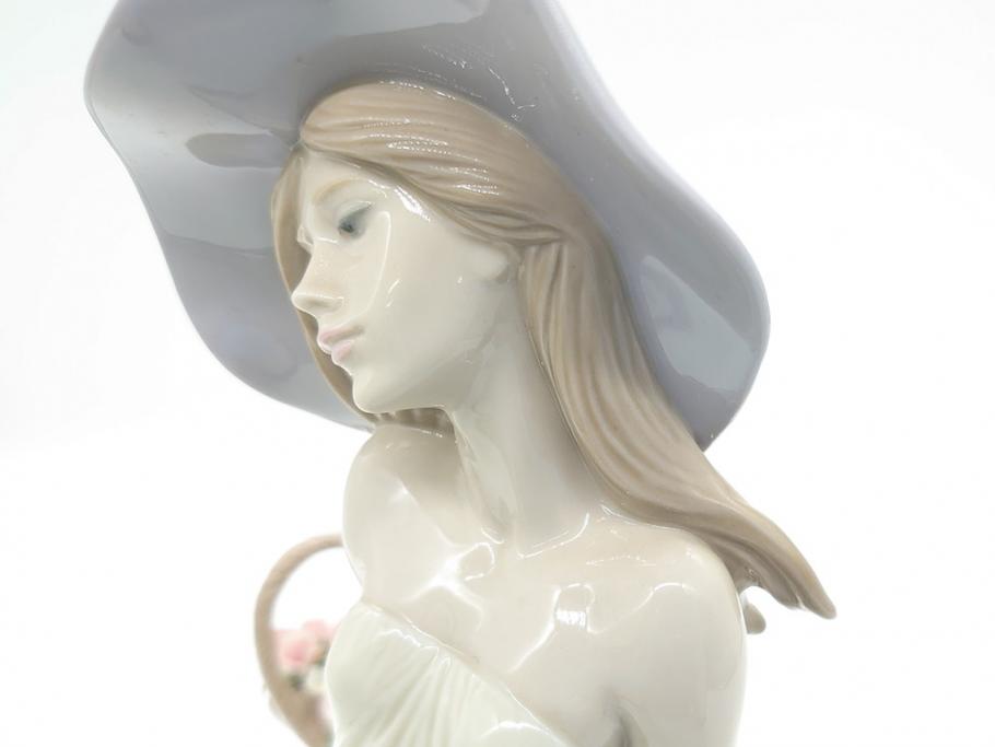 リヤドロ LLADRO 輝く時 艶めかしく気品漂う女性のフィギュリン(箱なし、陶器人形、置物、オブジェ)(定価181,500円)(R