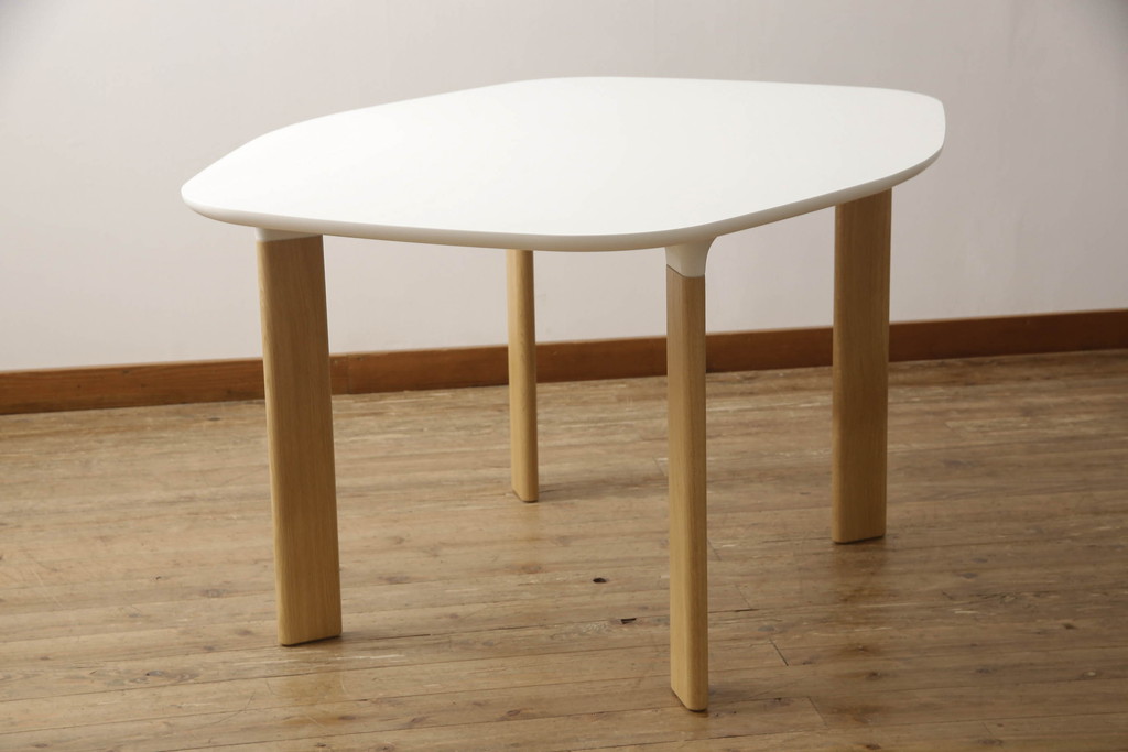 中古　新品同様!!　FRITZ HANSEN(フリッツハンセン)　ANALOG(アナログ)　JH43　北欧テイストのお部屋におすすめなダイニングテーブル(4人掛け、2人掛け、食卓)(定価約26万円)(R-066550)