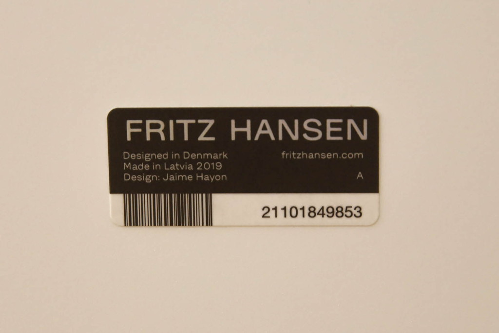 中古　新品同様!!　FRITZ HANSEN(フリッツハンセン)　ANALOG(アナログ)　JH43　北欧テイストのお部屋におすすめなダイニングテーブル(4人掛け、2人掛け、食卓)(定価約26万円)(R-066550)