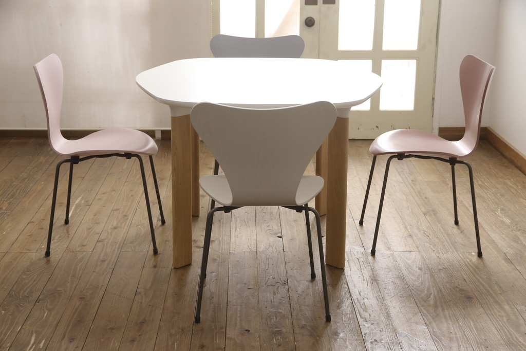 中古　新品同様!!　FRITZ HANSEN(フリッツハンセン)　ANALOG(アナログ)　JH43　北欧テイストのお部屋におすすめなダイニングテーブル(4人掛け、2人掛け、食卓)(定価約26万円)(R-066550)