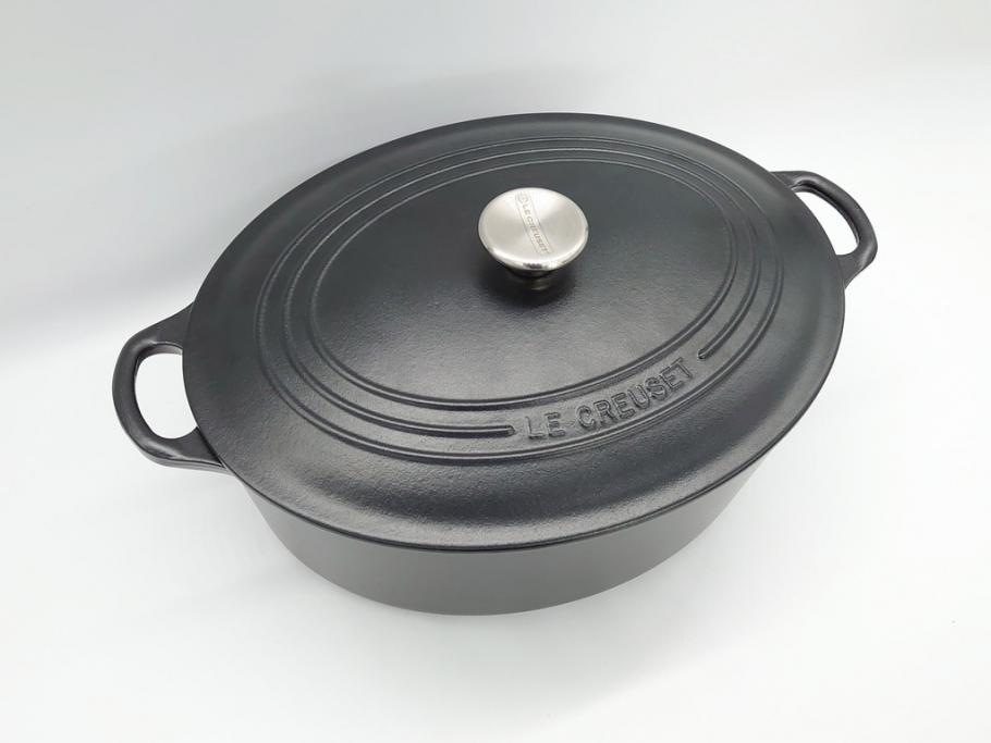 フランス　Le Creuset　ル・クルーゼ　ココット・オーバル　マッドブラック　スタイリッシュなカラーリングと機能性を兼ね備えた万能鍋(箱付き、キッチンウェア、鋳物(いもの)、ホーロー鍋)(R-061899)