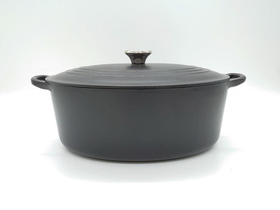 フランス　Le Creuset　ル・クルーゼ　ココット・オーバル　マッドブラック　スタイリッシュなカラーリングと機能性を兼ね備えた万能鍋(箱付き、キッチンウェア、鋳物(いもの)、ホーロー鍋)(R-061899)