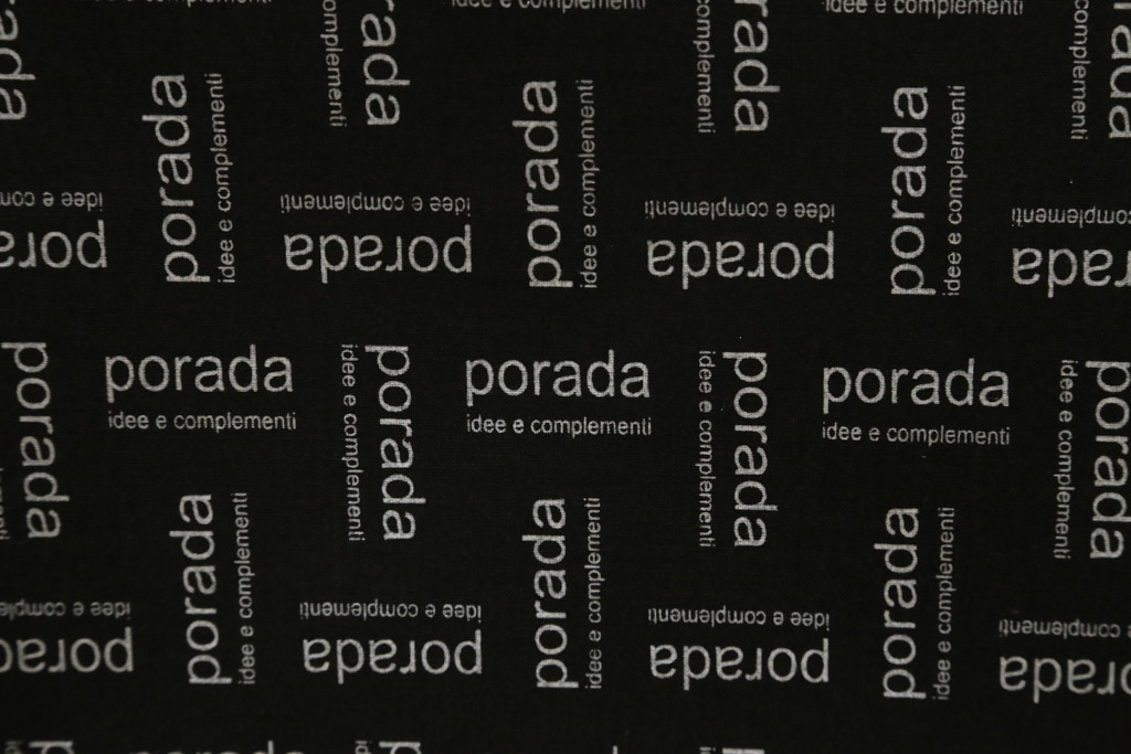 中古　イタリア製　ポラダ(porada)社　アーレキン(ARLEKIN)　優美な曲線ラインが目を惹くダイニングチェア4脚セット(椅子、イス、いす)(定価4脚で約48万円)(R-073291)