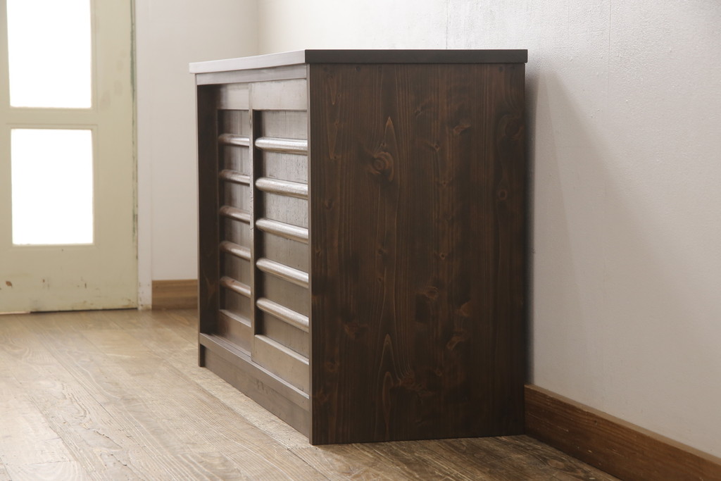 ラフジュ工房オリジナル　古建具リメイク　シンプルなデザインで取り入れやすい収納棚(戸棚、サイドボード、テレビ台)(R-058079)