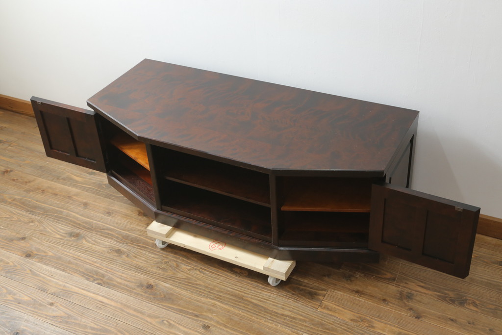 中古　北海道民芸家具　落ち着いた色味で和モダンスタイルにぴったりなテレビボード(テレビ台、ローボード、リビングボード、収納棚、戸棚)(R-075916)