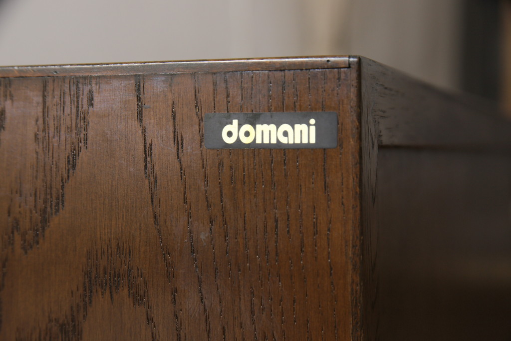 中古　美品　カリモク　domani(ドマーニ)　Morganton(モーガントン)　すっきりとモダンなデザインの収納棚(サイドボード、戸棚)(R-057127)