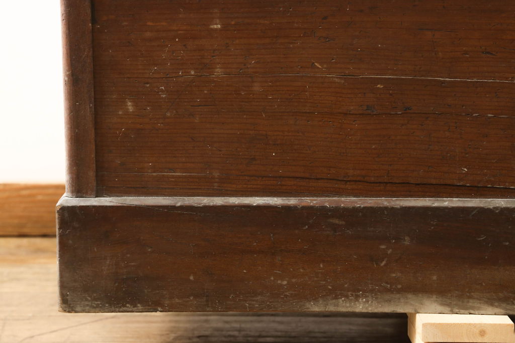 和製アンティーク　大正ロマン　両面引き戸　ガラス窓の引き出しがおしゃれな雰囲気を醸し出すガラスケース(キャビネット、戸棚、陳列棚、飾り棚、店舗什器)(R-060509)