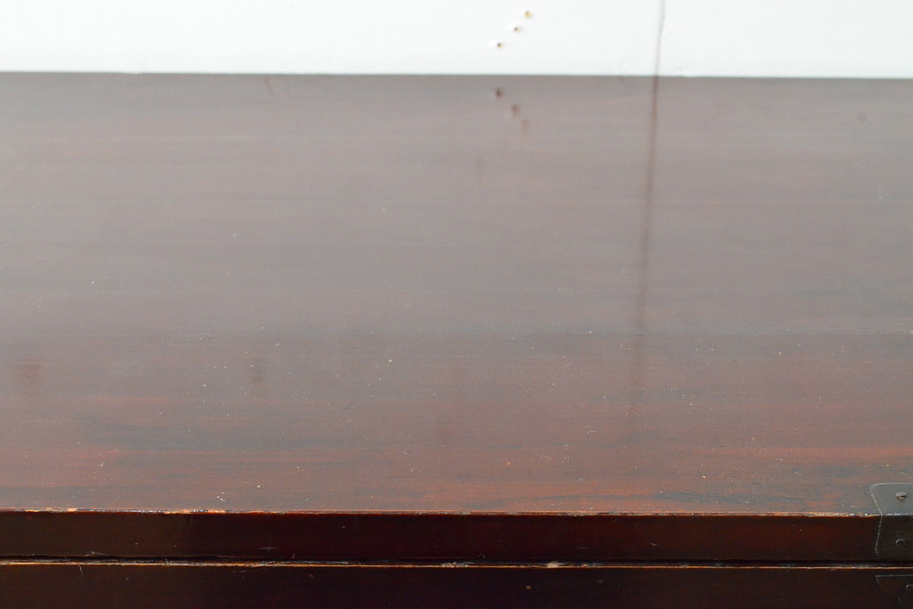 アンティーク家具　美品　明治大正期　前面栗材　大きな桜丸金具が目を惹く漆のきれいな米沢箪笥(重ね箪笥、和たんす、収納箪笥、時代箪笥、整理タンス)(R-058021)