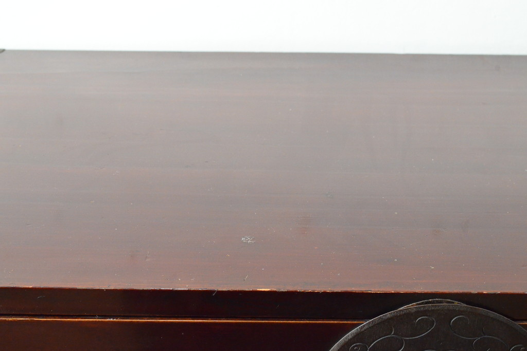 アンティーク家具　美品　明治大正期　前面栗材　大きな桜丸金具が目を惹く漆のきれいな米沢箪笥ローボード(ローチェスト、和たんす、収納箪笥、時代箪笥、整理タンス)(R-058022)