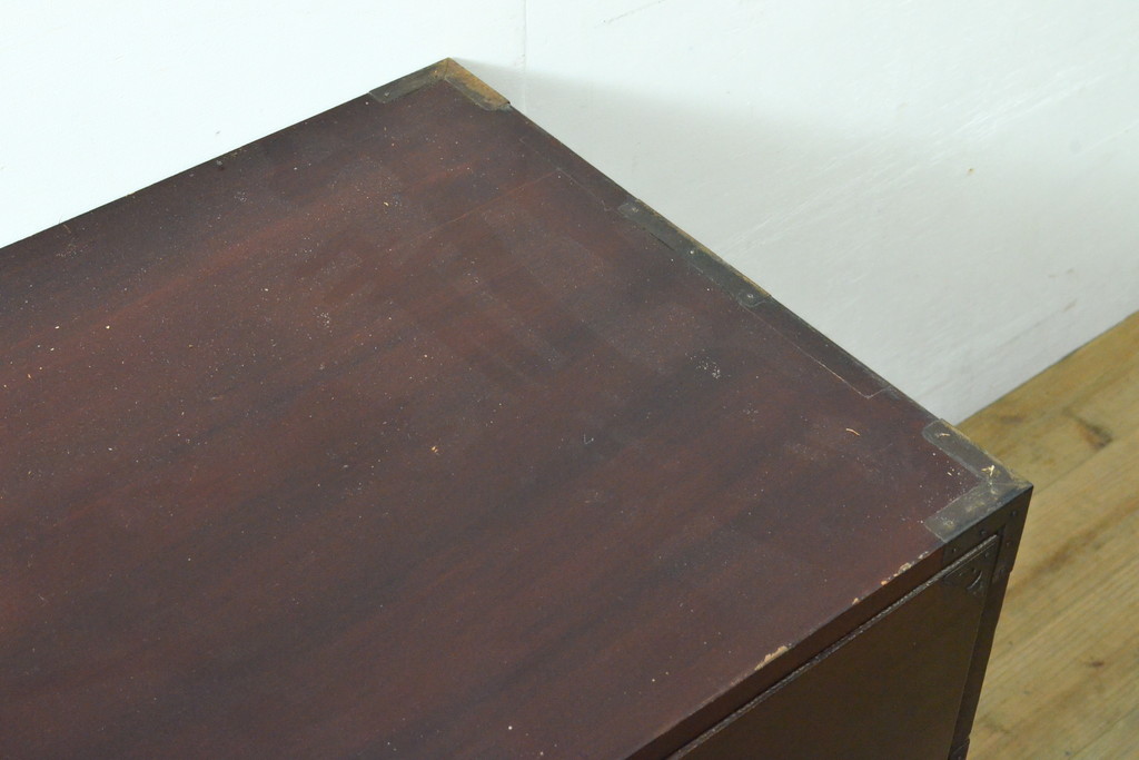 アンティーク家具　美品　明治大正期　前面栗材　大きな桜丸金具が目を惹く漆のきれいな米沢箪笥ローボード(ローチェスト、和たんす、収納箪笥、時代箪笥、整理タンス)(R-058023)