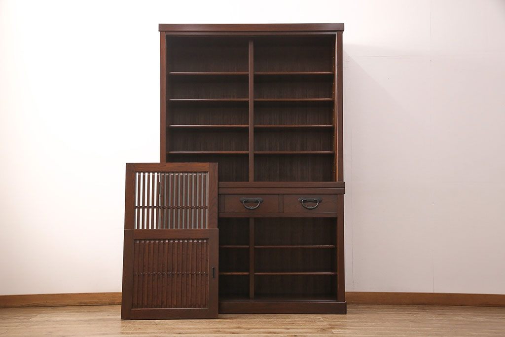 中古　美品　国産　ケヤキ材　縦桟が上品な和の趣を演出する水屋箪笥(食器棚、和風キャビネット、収納棚)(定価約60万円)(R-051040)