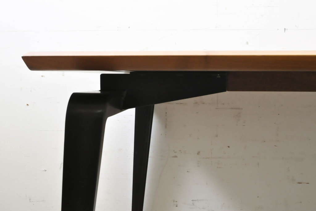 中古　極美品　リーン・ロゼ(ligne roset)　ロゼオデッサ(ROSEODESSA)　シンプルで美しいデザインのダイニングテーブル(リーンロゼ、4人掛け、6人掛け、食卓、作業台)(定価約89万円)(R-068132)