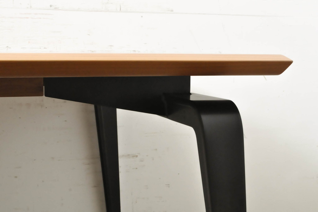 中古　極美品　リーン・ロゼ(ligne roset)　ロゼオデッサ(ROSEODESSA)　シンプルで美しいデザインのダイニングテーブル(リーンロゼ、4人掛け、6人掛け、食卓、作業台)(定価約89万円)(R-068132)