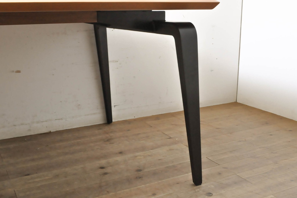 中古　極美品　リーン・ロゼ(ligne roset)　ロゼオデッサ(ROSEODESSA)　シンプルで美しいデザインのダイニングテーブル(リーンロゼ、4人掛け、6人掛け、食卓、作業台)(定価約89万円)(R-068132)