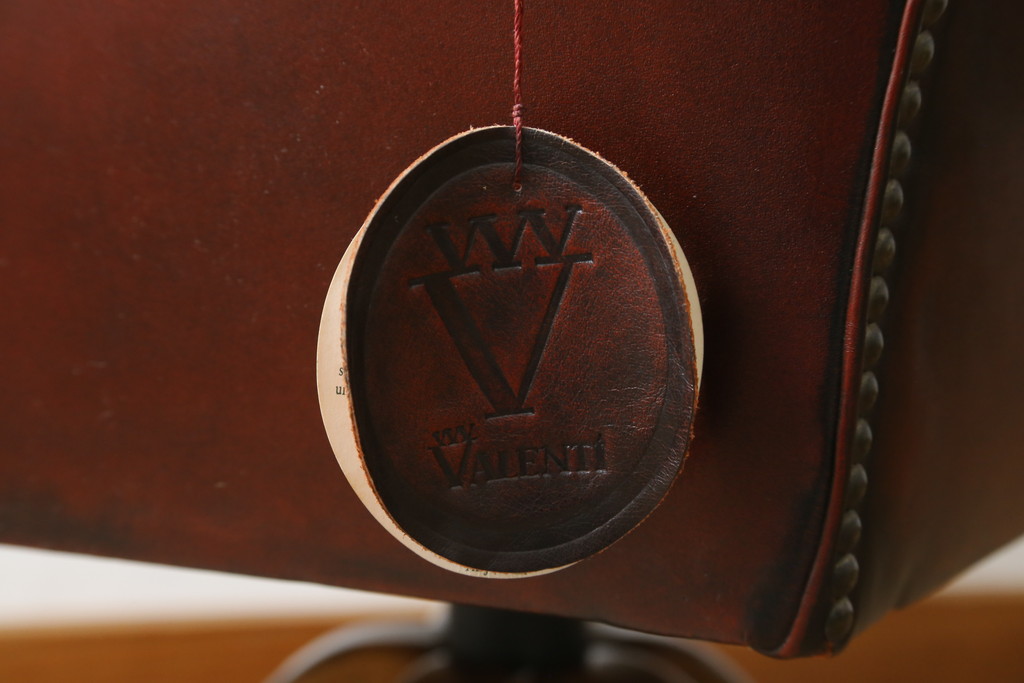 中古　バロッサバレンティ(VARO,S.A. VALENTI)　高級感たっぷりの本革デスクチェア(パーソナルチェア、アームチェア、回転椅子、イス、レザー)(定価約59万円)(R-074700)