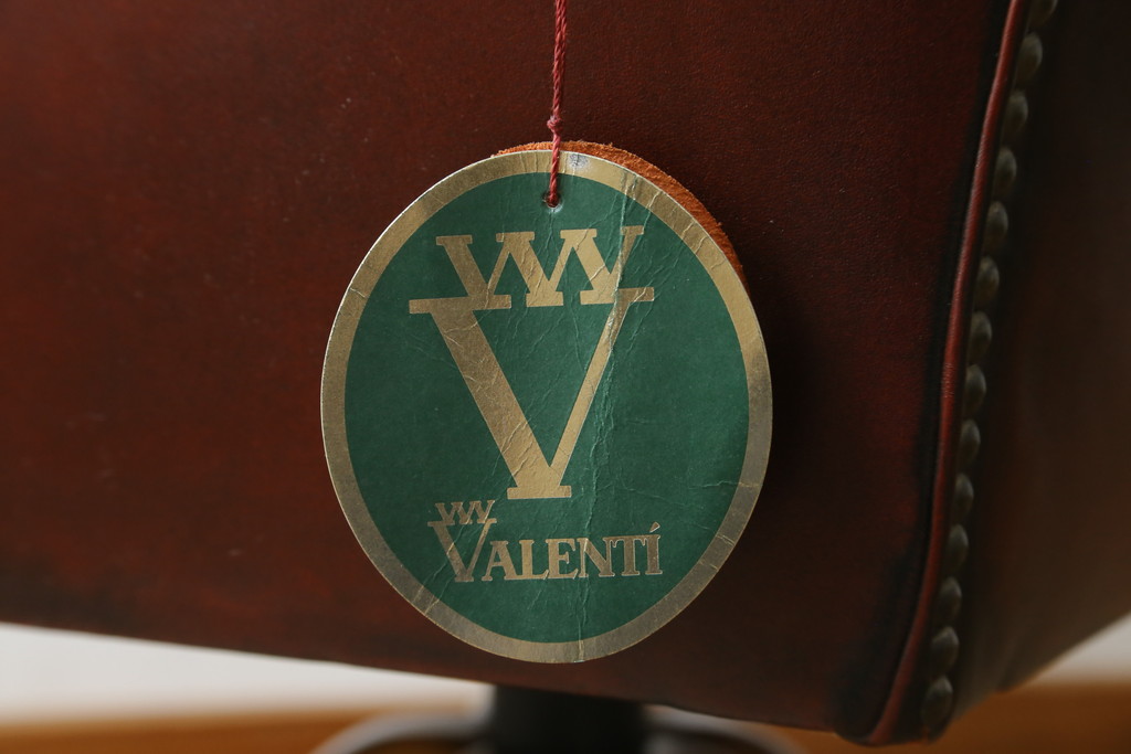 中古　バロッサバレンティ(VARO,S.A. VALENTI)　高級感たっぷりの本革デスクチェア(パーソナルチェア、アームチェア、回転椅子、イス、レザー)(定価約59万円)(R-074700)