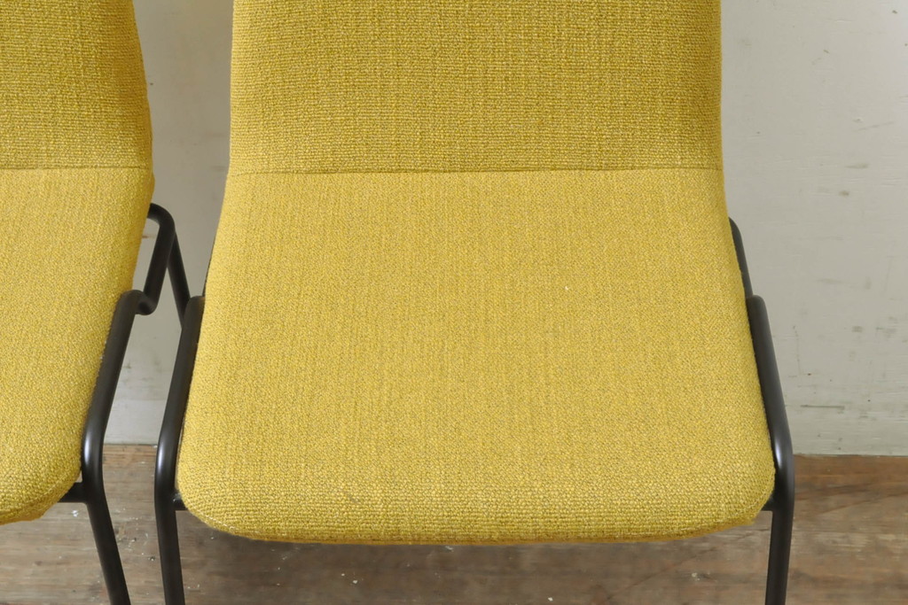 中古　極美品　リーン・ロゼ(ligne roset)　ロゼタダオ(ROSETTADAO)　クラシックなデザインと丸みのあるフォルムが優しい印象のダイニングチェア2脚セット(リーンロゼ、椅子、イス)(定価2脚で約21万円)(R-068134)