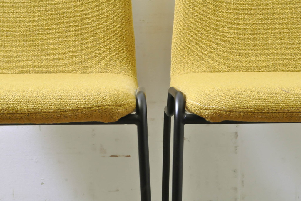 中古　極美品　リーン・ロゼ(ligne roset)　ロゼタダオ(ROSETTADAO)　クラシックなデザインと丸みのあるフォルムが優しい印象のダイニングチェア2脚セット(リーンロゼ、椅子、イス)(定価2脚で約21万円)(R-068134)