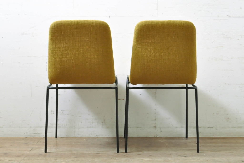 中古　極美品　リーン・ロゼ(ligne roset)　ロゼタダオ(ROSETTADAO)　クラシックなデザインと丸みのあるフォルムが優しい印象のダイニングチェア2脚セット(リーンロゼ、椅子、イス)(定価2脚で約21万円)(R-068134)