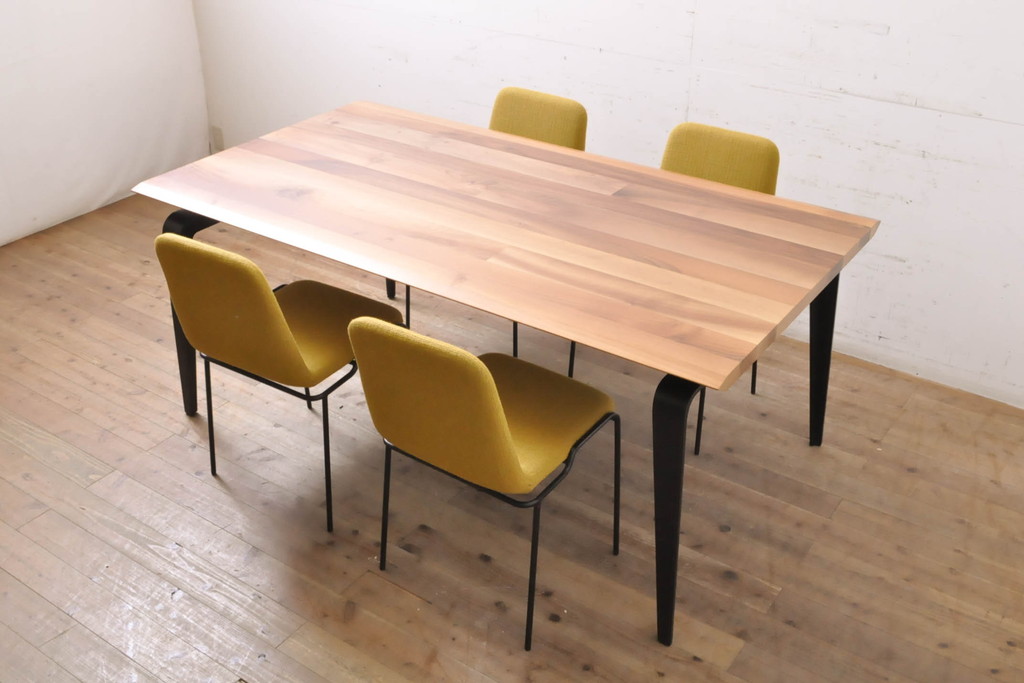 中古　極美品　リーン・ロゼ(ligne roset)　ロゼタダオ(ROSETTADAO)　クラシックなデザインと丸みのあるフォルムが優しい印象のダイニングチェア2脚セット(リーンロゼ、椅子、イス)(定価2脚で約21万円)(R-068134)