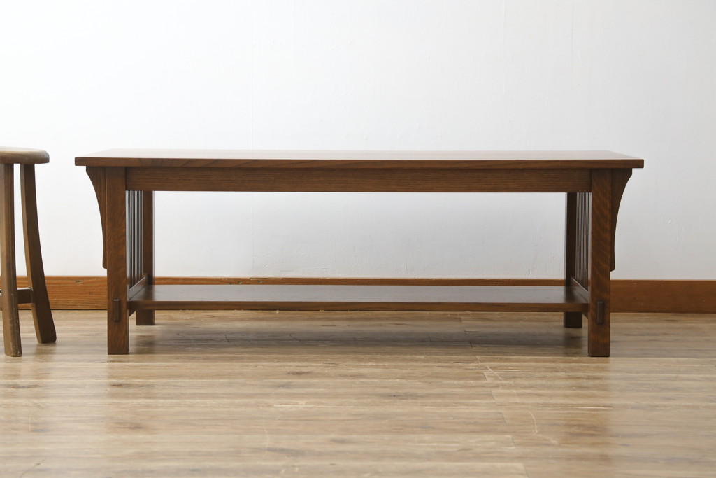 中古　美品!!　アメリカ　Stickley(スティックレー、スティックレイ)　89-757　洗練されたデザインが目を引くカクテルテーブル(Cocktail Table、リビングテーブル、センターテーブル、ローテーブル)(定価約48万円)(R-081266)