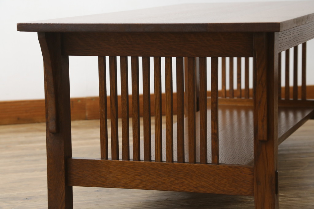 中古　美品!!　アメリカ　Stickley(スティックレー、スティックレイ)　89-757　洗練されたデザインが目を引くカクテルテーブル(Cocktail Table、リビングテーブル、センターテーブル、ローテーブル)(定価約48万円)(R-081266)