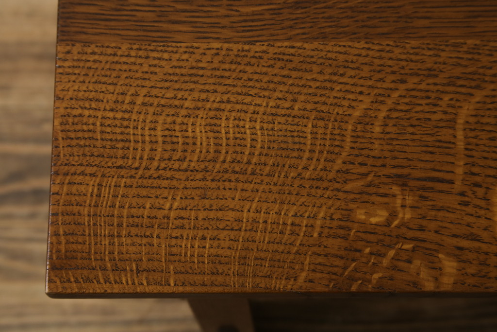 中古　美品!!　アメリカ　Stickley(スティックレー、スティックレイ)　89-757　洗練されたデザインが目を引くカクテルテーブル(Cocktail Table、リビングテーブル、センターテーブル、ローテーブル)(定価約48万円)(R-081266)