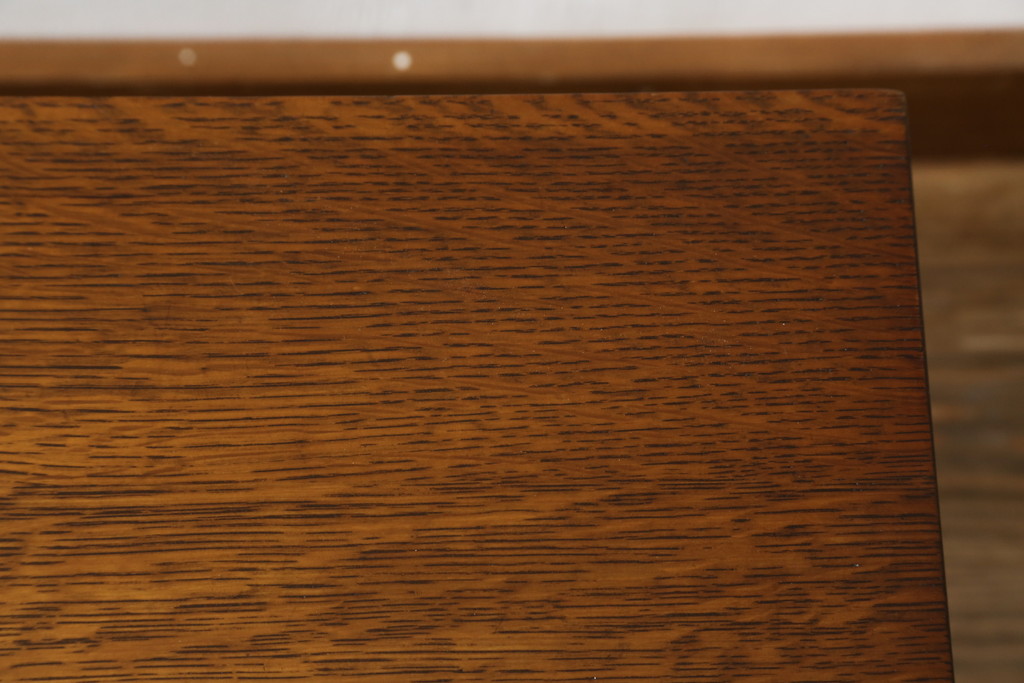 中古　美品!!　アメリカ　Stickley(スティックレー、スティックレイ)　89-757　洗練されたデザインが目を引くカクテルテーブル(Cocktail Table、リビングテーブル、センターテーブル、ローテーブル)(定価約48万円)(R-081266)