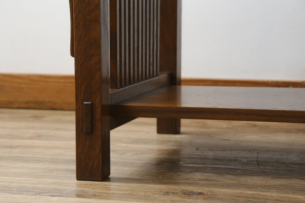 中古　美品!!　アメリカ　Stickley(スティックレー、スティックレイ)　89-757　洗練されたデザインが目を引くカクテルテーブル(Cocktail Table、リビングテーブル、センターテーブル、ローテーブル)(定価約48万円)(R-081266)