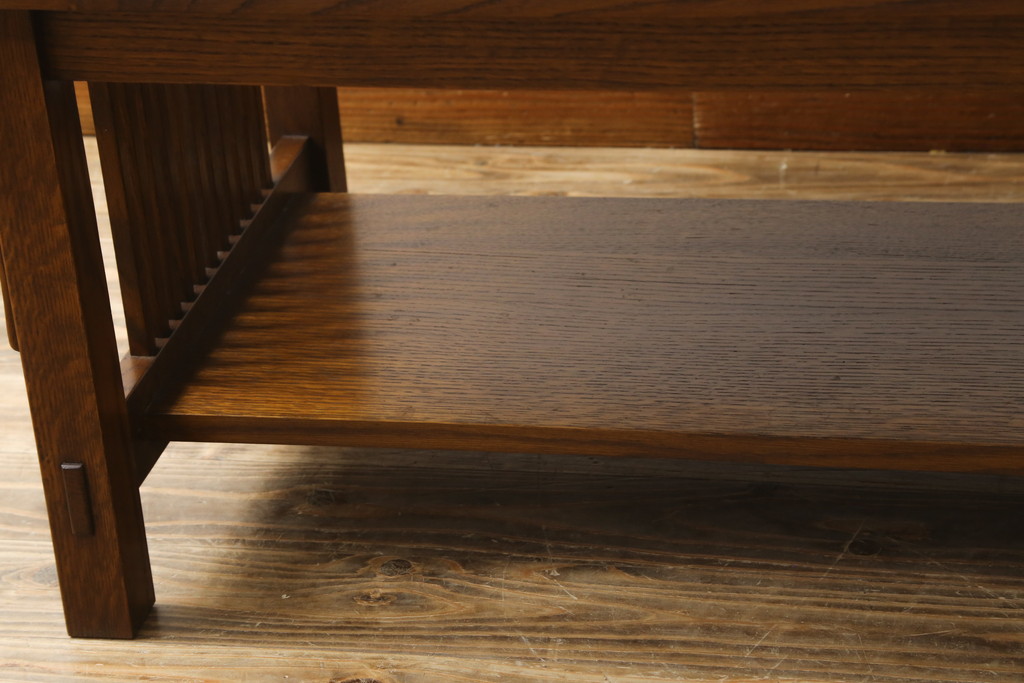 中古　美品!!　アメリカ　Stickley(スティックレー、スティックレイ)　89-757　洗練されたデザインが目を引くカクテルテーブル(Cocktail Table、リビングテーブル、センターテーブル、ローテーブル)(定価約48万円)(R-081266)