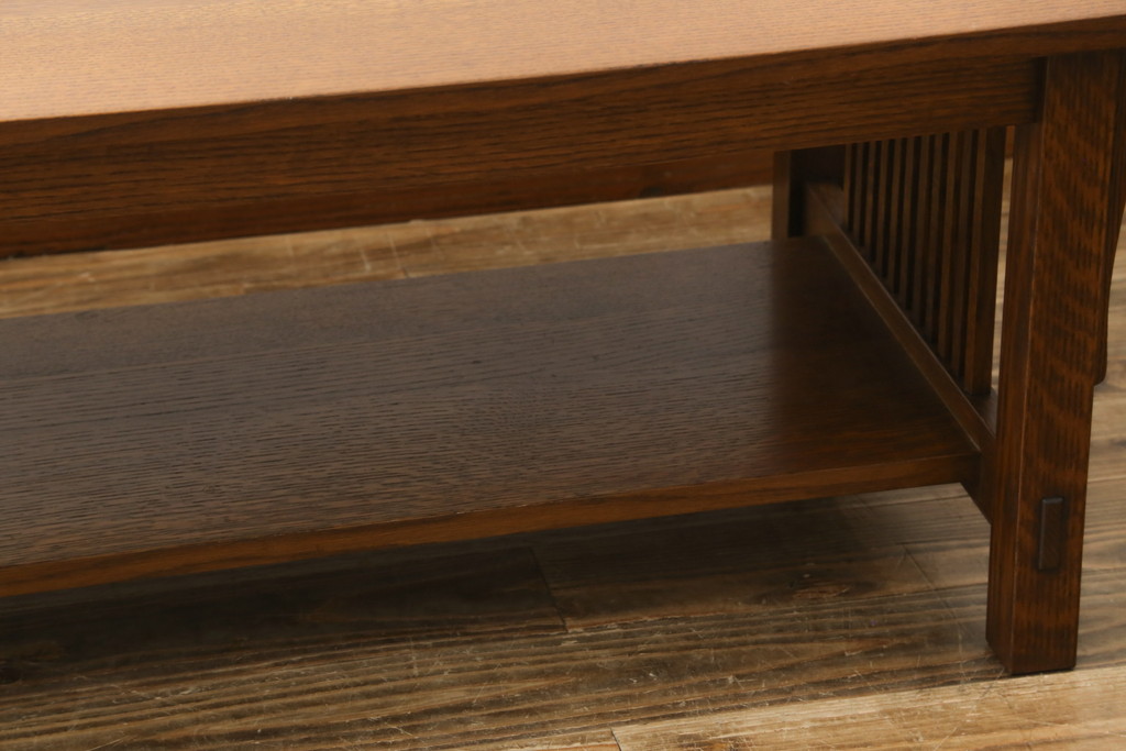 中古　美品!!　アメリカ　Stickley(スティックレー、スティックレイ)　89-757　洗練されたデザインが目を引くカクテルテーブル(Cocktail Table、リビングテーブル、センターテーブル、ローテーブル)(定価約48万円)(R-081266)