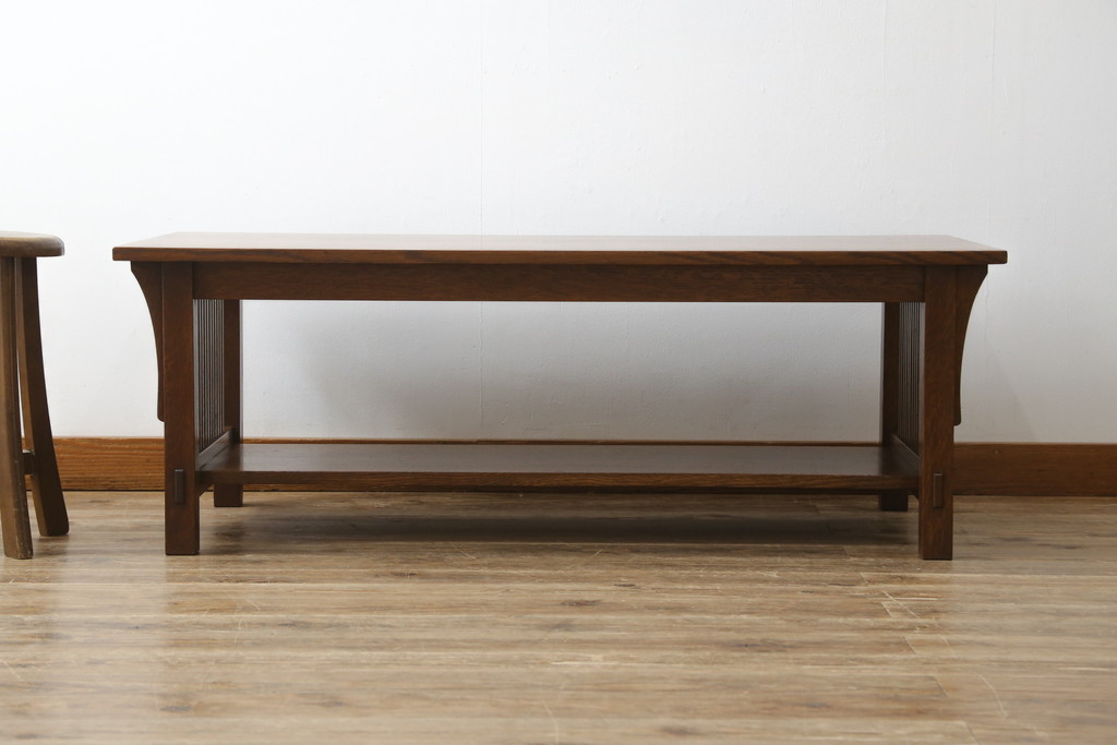 中古　美品!!　アメリカ　Stickley(スティックレー、スティックレイ)　89-757　洗練されたデザインが目を引くカクテルテーブル(Cocktail Table、リビングテーブル、センターテーブル、ローテーブル)(定価約48万円)(R-081266)